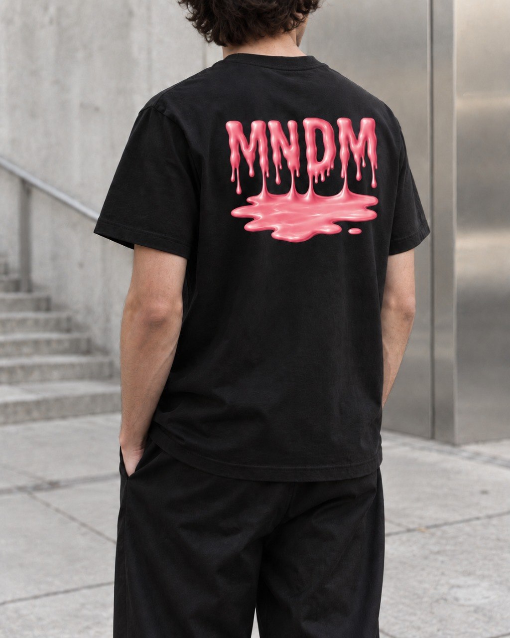 Футболка MNDM Pink на модели, вид со спины